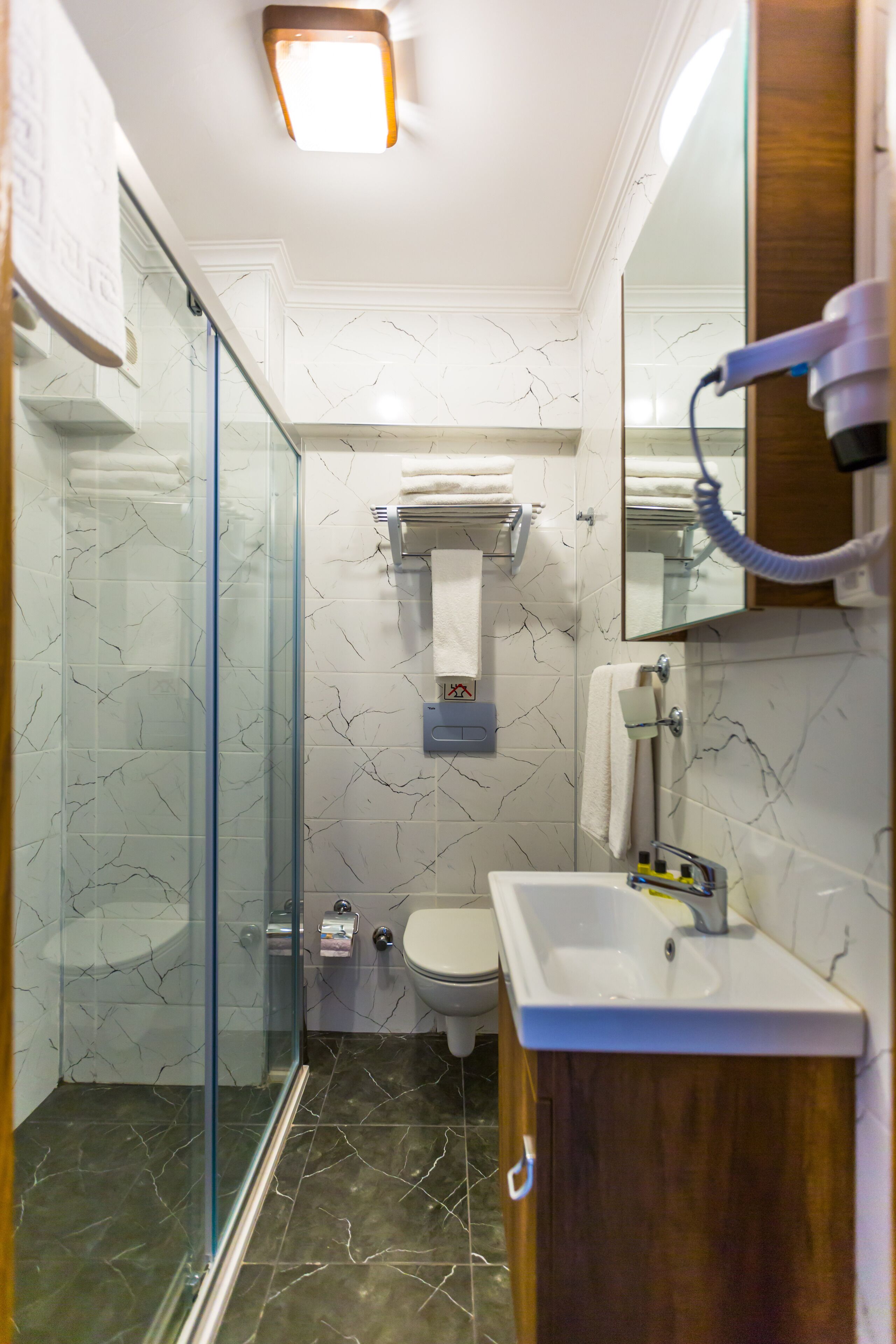 family suite, 1 queen bed | bathroom | shower, free toiletries, hair dryer, bathrobes
