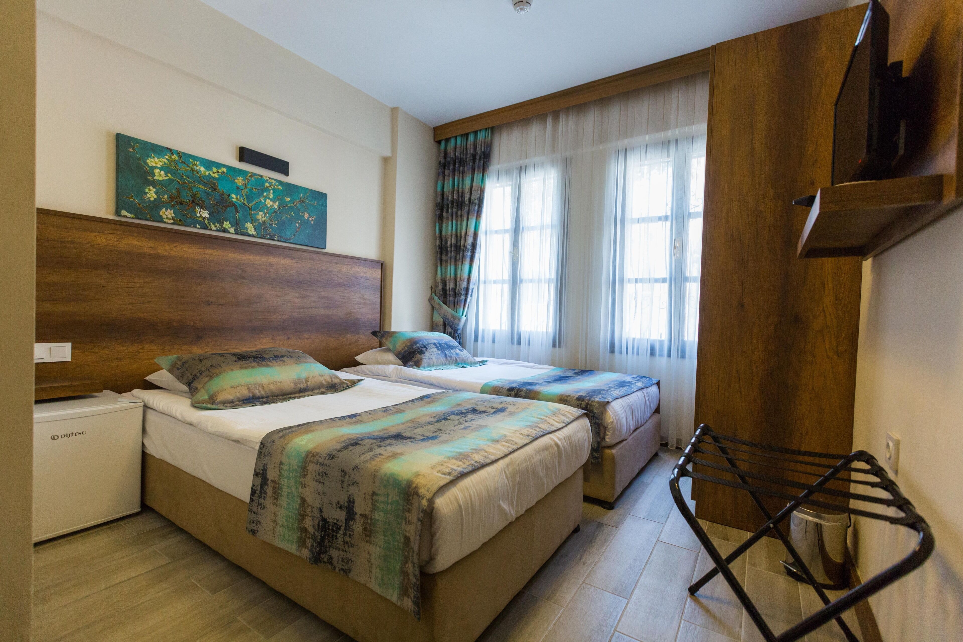 twin room | 1 bedroom, desk, blackout curtains, free wifi