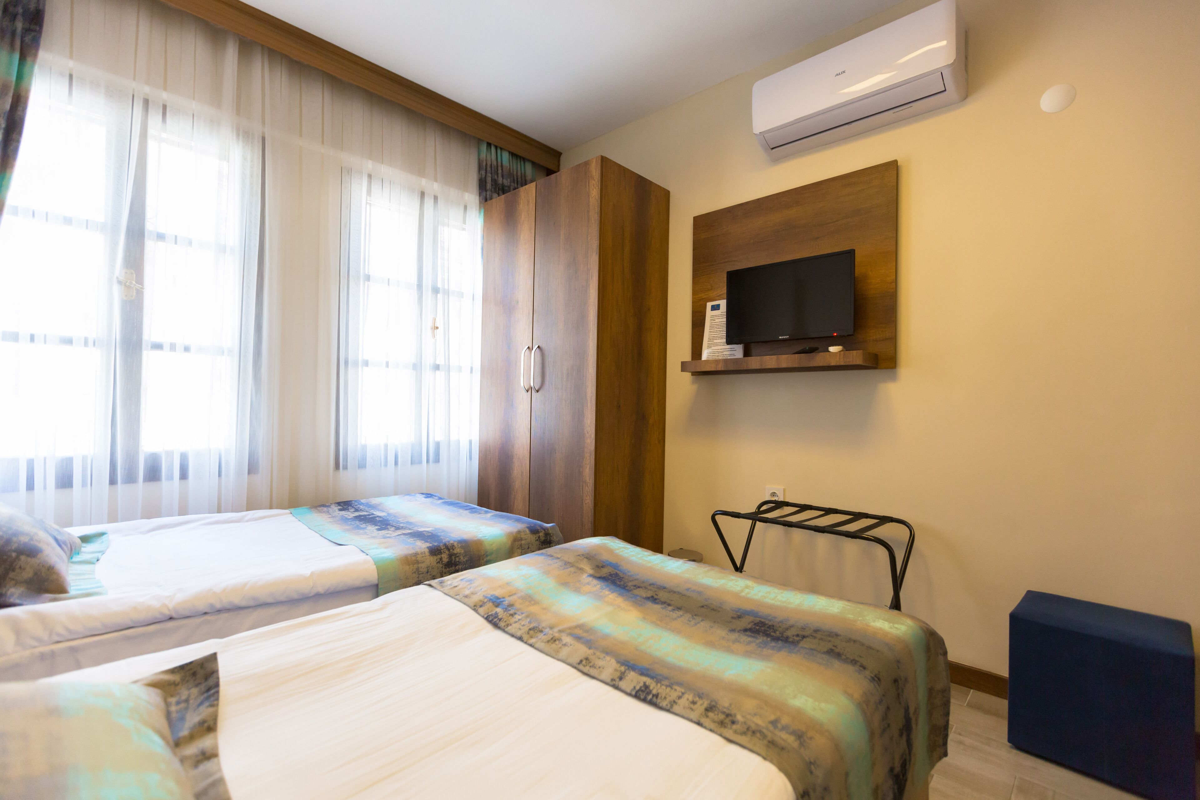 twin room | 1 bedroom, desk, blackout curtains, free wifi