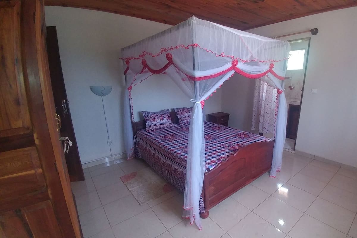 Family Double Room | Rollaway beds, bed sheets