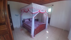 Family Double Room | Rollaway beds, bed sheets - Motel Au Petit Vatel (Antsiranana)