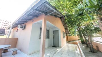 Casa, várias camas | Ferros/tábuas de passar roupa, Wi-Fi de cortesia