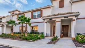 Townhome, 4 Bedrooms | Front of property