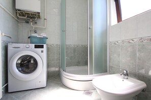 Apartment, 2 Bedrooms, Balcony | Bathroom