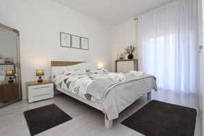 Apartment, 2 Schlafzimmer, Balkon | Bügeleisen/Bügelbrett, kostenloses WLAN, Bettwäsche