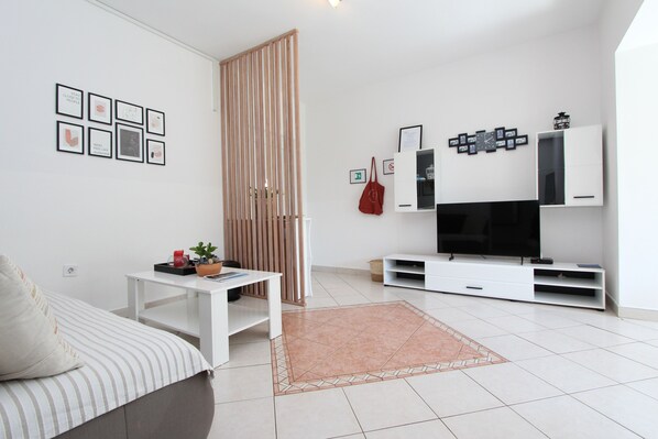 Appartement, 2 chambres, balcon | Coin séjour