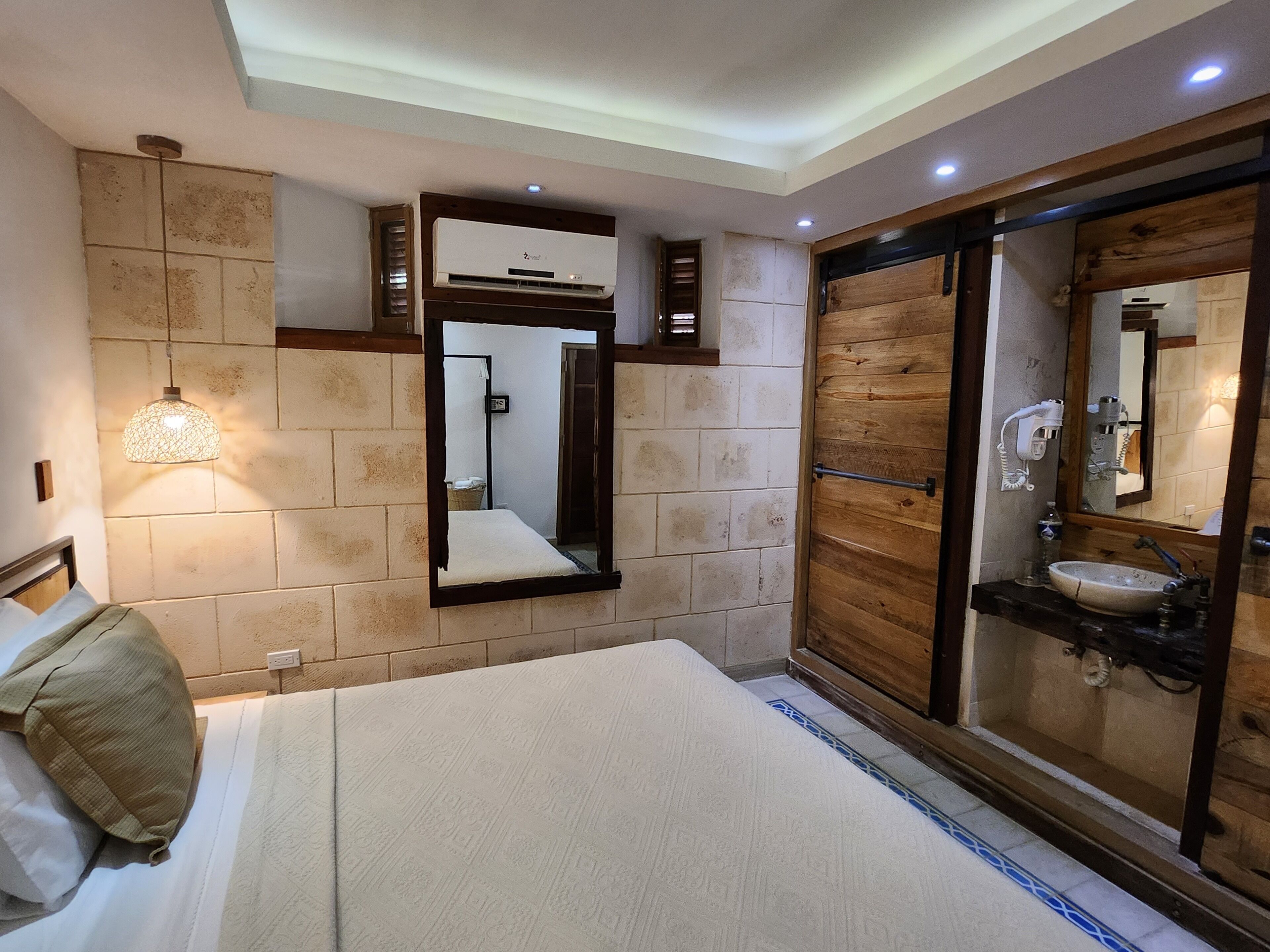 comfort room | in-room safe, individually decorated, bed sheets