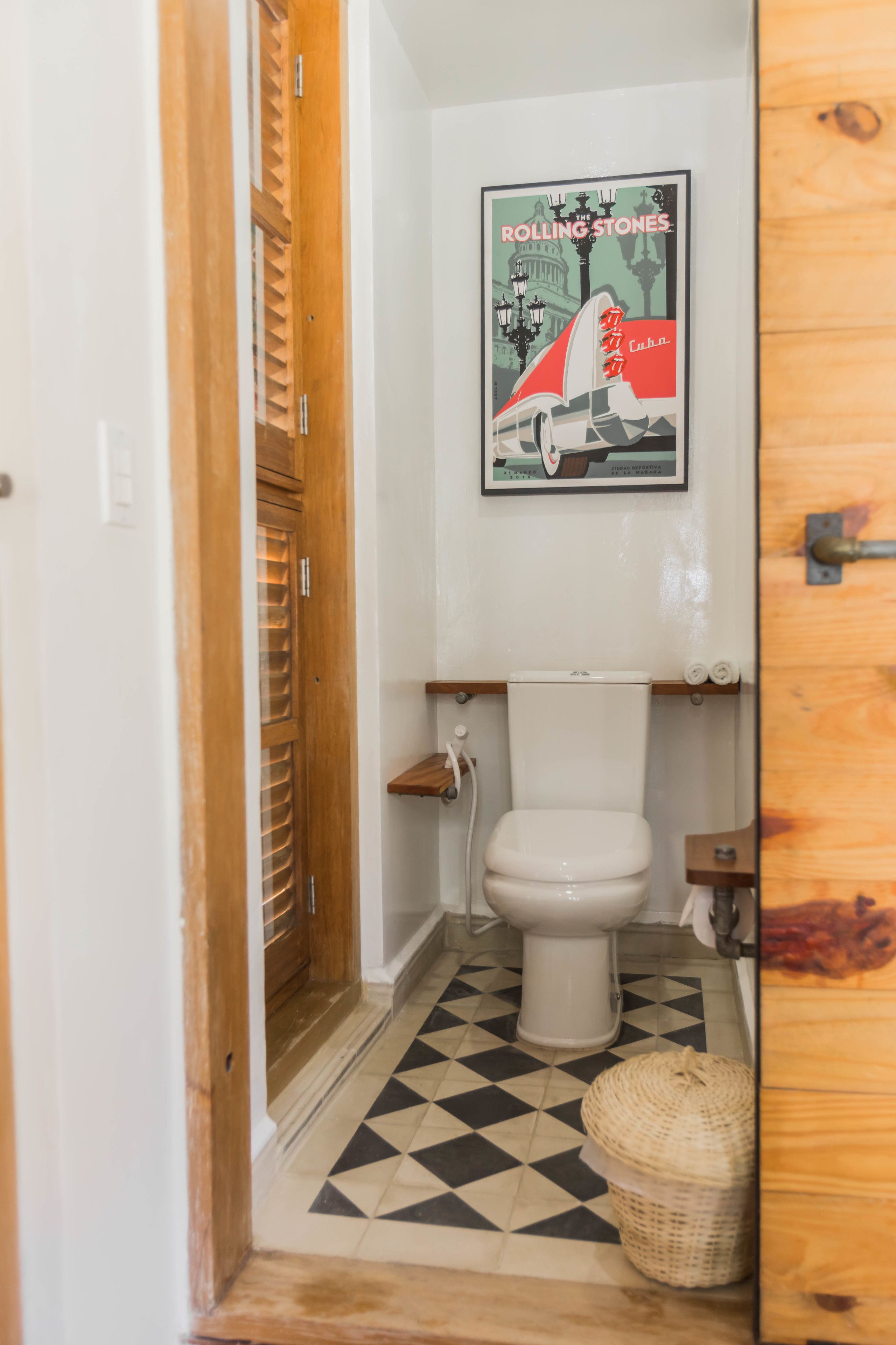 shower, rainfall showerhead, free toiletries, hair dryer