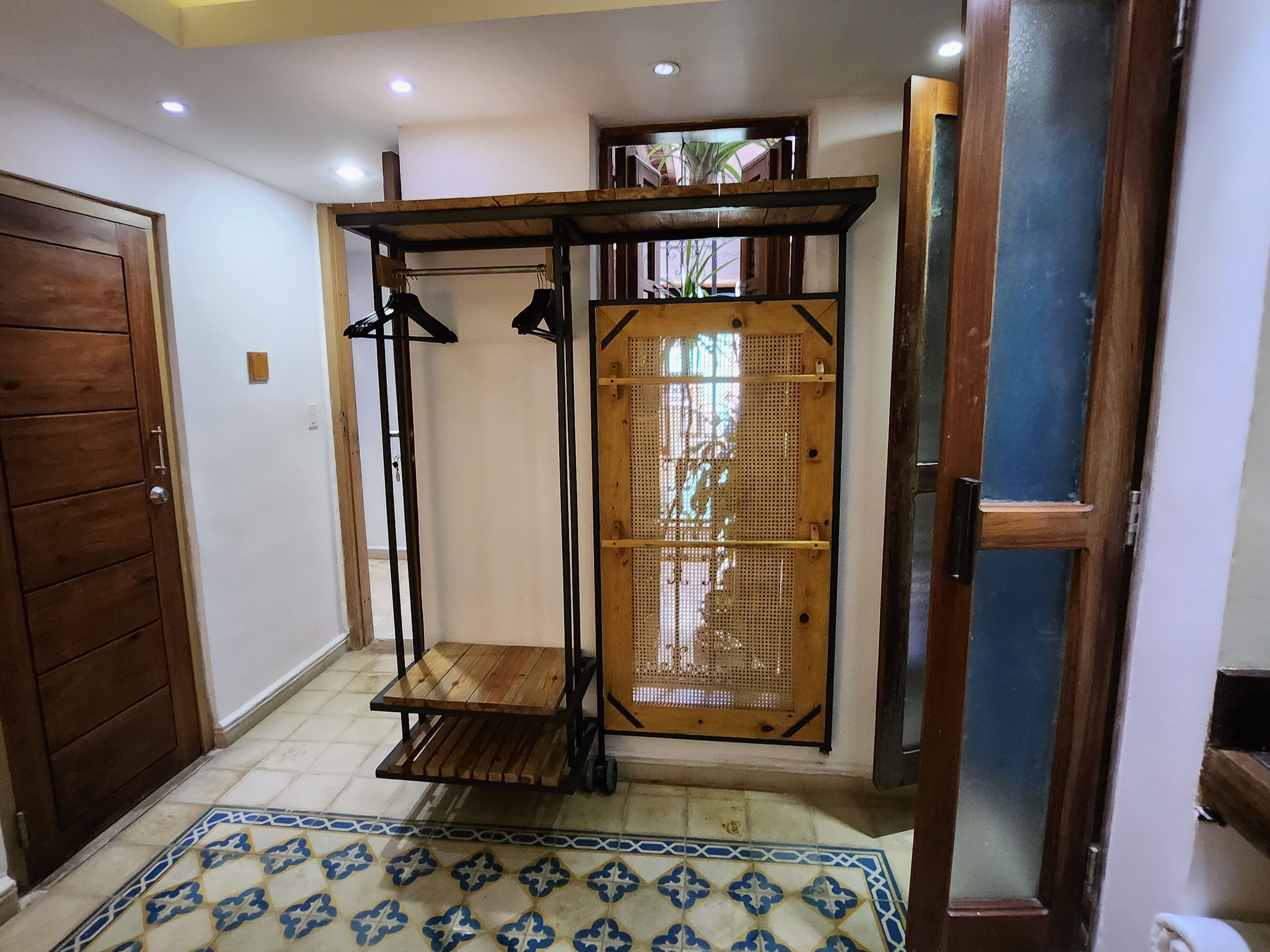 standard room | in-room safe, individually decorated, bed sheets