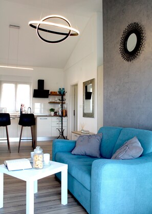 Studio, Sea View | Living area