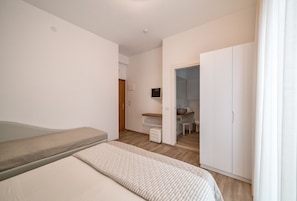 Quadruple Room | In-room safe, individually furnished, desk, blackout curtains