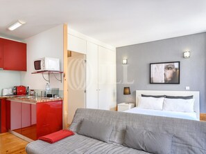1 dormitorio, tabla de planchar con plancha, cuna de viaje y wifi gratis