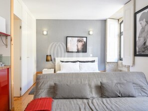 1 dormitorio, tabla de planchar con plancha, cuna de viaje y wifi gratis