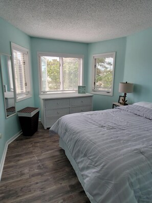 2 bedrooms, iron/ironing board, WiFi