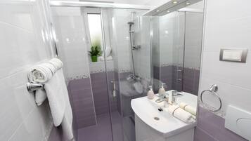 Apartment, 1 Bedroom, Terrace | Bathroom