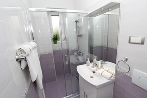 Apartment, 1 Bedroom, Terrace | Bathroom | Shower, hair dryer, towels - Apartments Santin (Rovinj)
