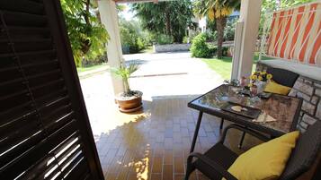 Studio, op benedenverdieping | Terras