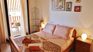 Studio (1st Floor) | Iron/ironing board, free WiFi, bed sheets