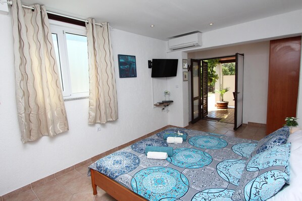 إستديو - في الطابق الأرضي | منطقة المعيشة | تلفزيون بشاشة مسطحة