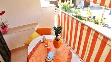 Studio (1st Floor) | Terrace/patio