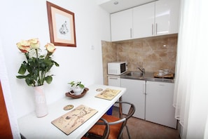Studio, Ground Floor | Private kitchen | Fridge, microwave, stovetop, coffee/tea maker - Studio Sea (Rovinj)