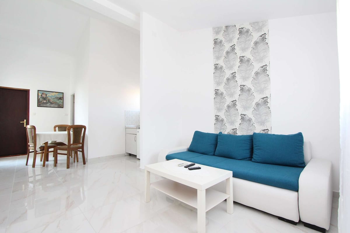 Apartment, 1 Bedroom | Living area | 50-cm flat-screen TV with satellite channels
