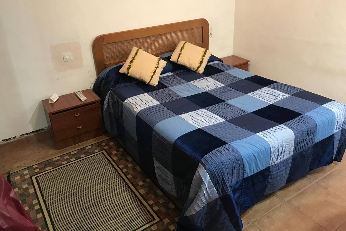 Wifi gratis y ropa de cama