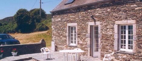 تناول الطعام بالخارج