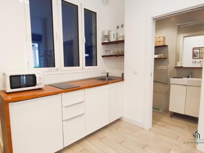 冷蔵庫、電子レンジ、コーヒー / ティーメーカー、トースター