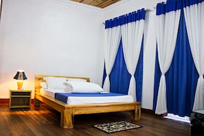 Basic Double Room | Desk, free cribs/infant beds, free WiFi, bed sheets