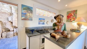 Frigorífic, microones, forn i placa de cuina