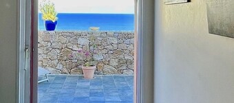 renting a charming house, sea view, very well located.