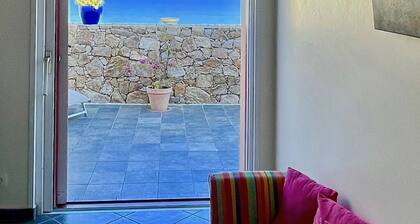 renting a charming house, sea view, very well located.