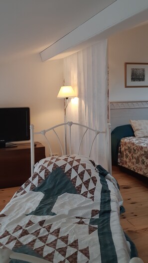 2 bedrooms, iron/ironing board, free WiFi, bed sheets - Place Robert Darniche (Monségur)