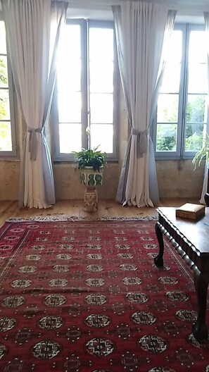 Interior - Place Robert Darniche (Monségur)