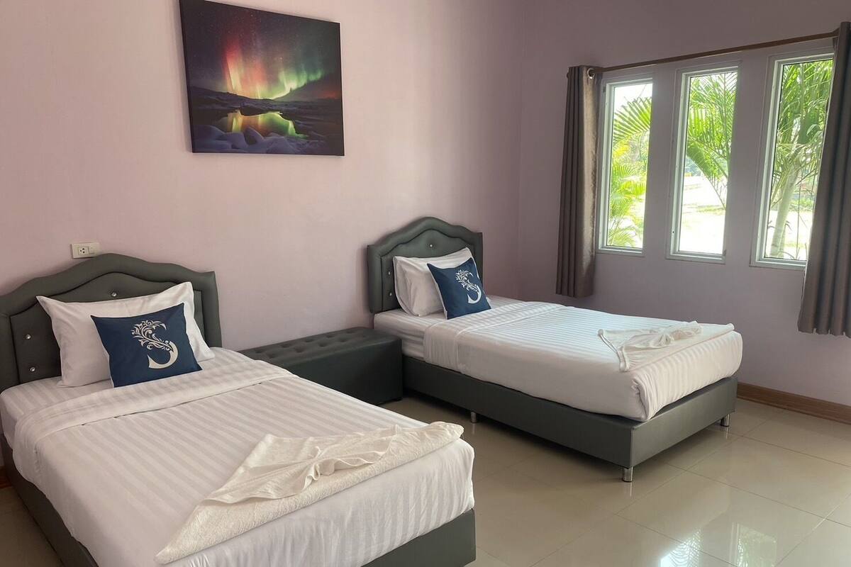 标准双床房 | 遮光窗帘、免费 WiFi