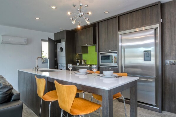 Fridge, microwave, oven, dishwasher - Wind (1 bedroom / 1 bath) (Carlsbad)