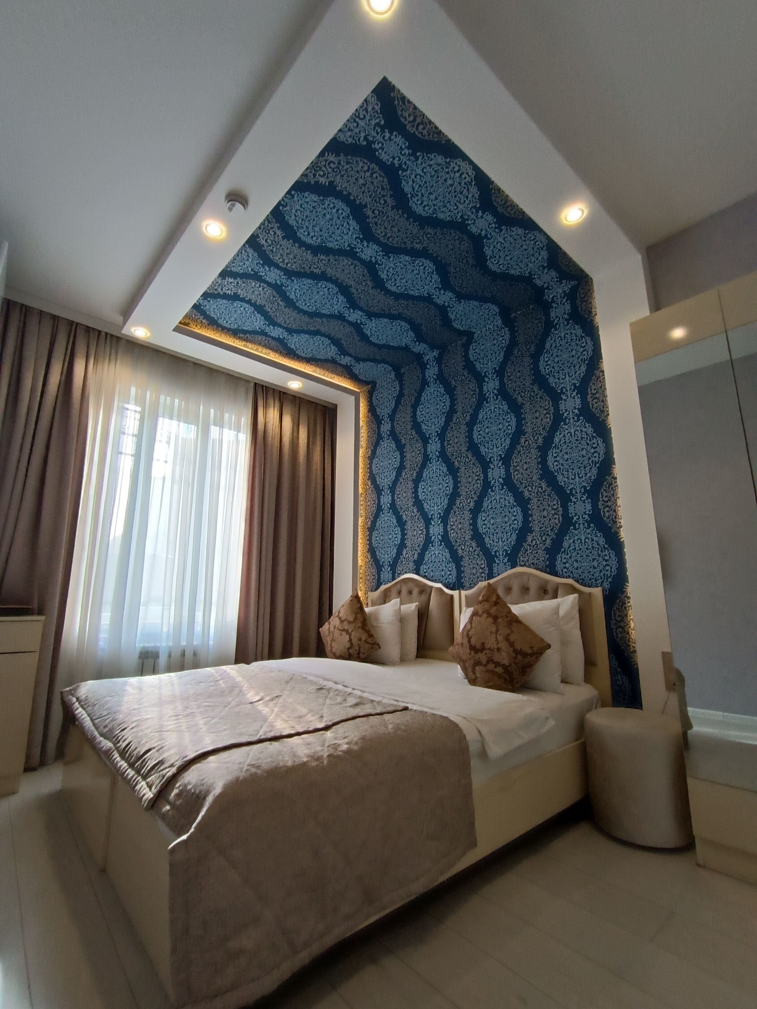 standard double or twin room | premium bedding, pillow-top beds, in-room safe, individually decorated