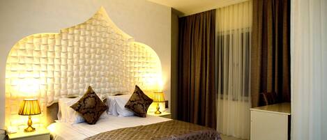 Premium bedding, pillowtop beds, in-room safe, individually decorated