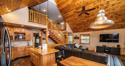 New Hot Tub! Close to Fishing, ATV, Hiking, Rafting, Rivers!