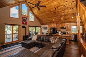 Living area - New Hot Tub! Close to Fishing, ATV, Hiking, Rafting, Rivers! (Pagosa Springs)