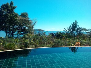 Outdoor pool, pool loungers - Zara Village (Nosy Be)