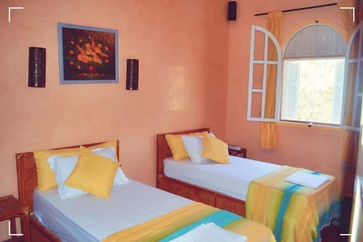 Comfort Villa, Multiple Beds, Non Smoking | Blackout drapes, bed sheets