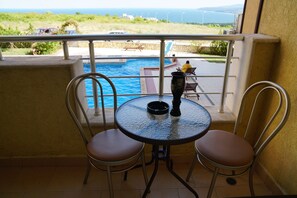 Outdoor dining - 2 room 93 m2 Apartment with a Terrace and Sea View (Byala)