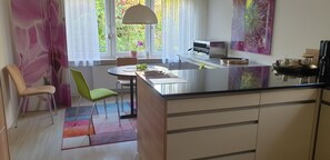 Unclassified image, 2 of 21, button