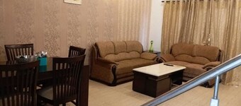 LAZY BEAR VILLA I LAP OF NATUR