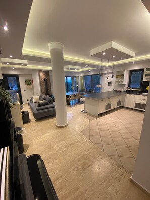 Smart TV, fireplace, video-game console, DVD player