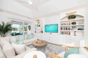 Fernseher, DVD-Player, Stereoanlage, Drucker