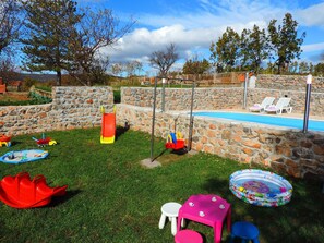 Área de juegos infantiles al aire libre