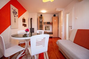 Apartment, 2 Bedrooms | Living area